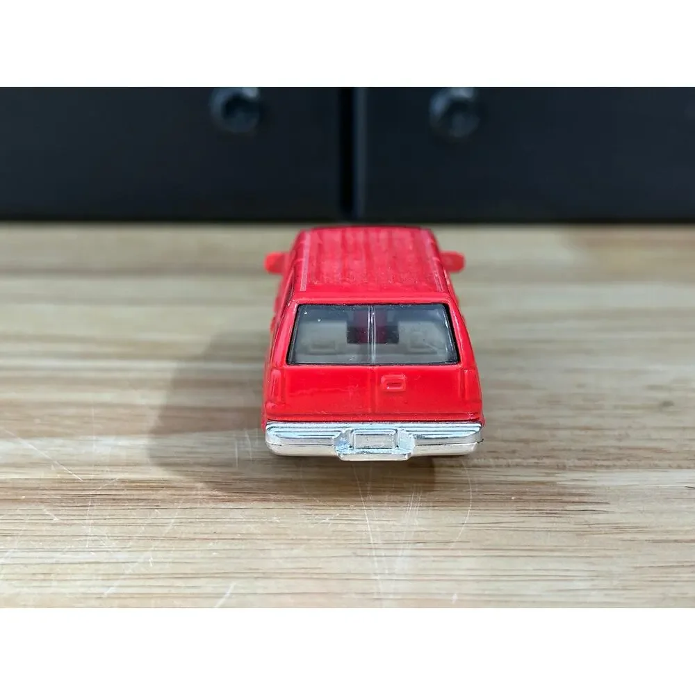 2003 Hot Wheels Chevy Suburban Team Baurtwell Whips Series